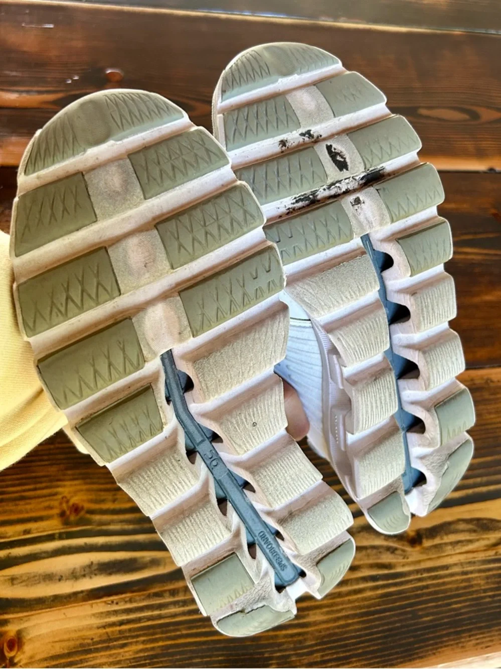 On Running Cloudswift Women’s Sneakers in Light Grey - Picture 7 of 7